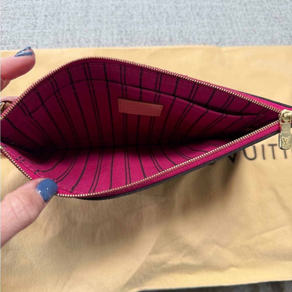 Louis Vuitton Neverfull MM Raspberry - Picture 12 of 15